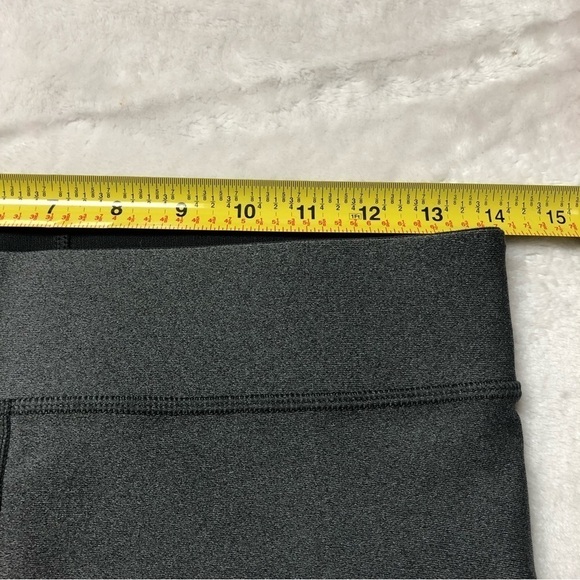 NWOT Under Armour Women's Heat Gear Armour Mid Rise Grey Shorty Short MD - Picture 10 of 10